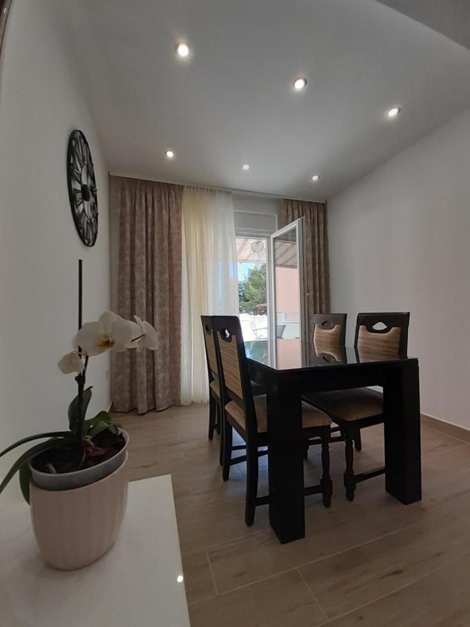 Apartment Lucky With Jacuzzi Trogir Exteriör bild