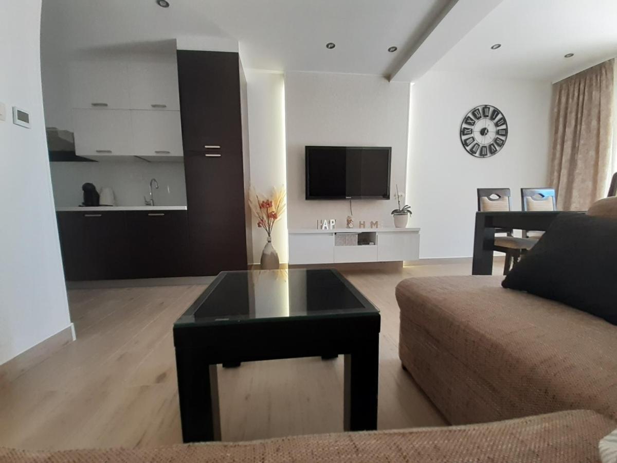 Apartment Lucky With Jacuzzi Trogir Exteriör bild
