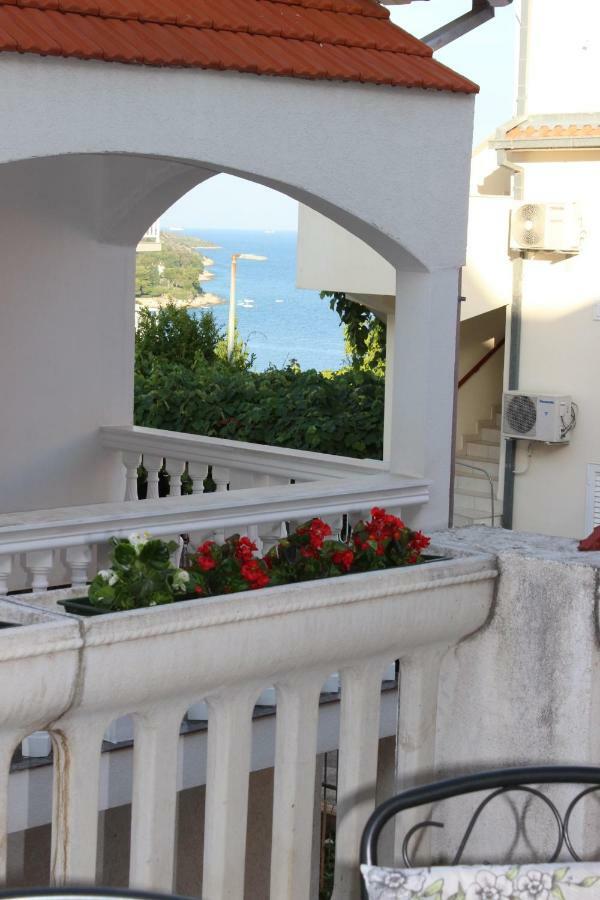 Apartment Lucky With Jacuzzi Trogir Exteriör bild