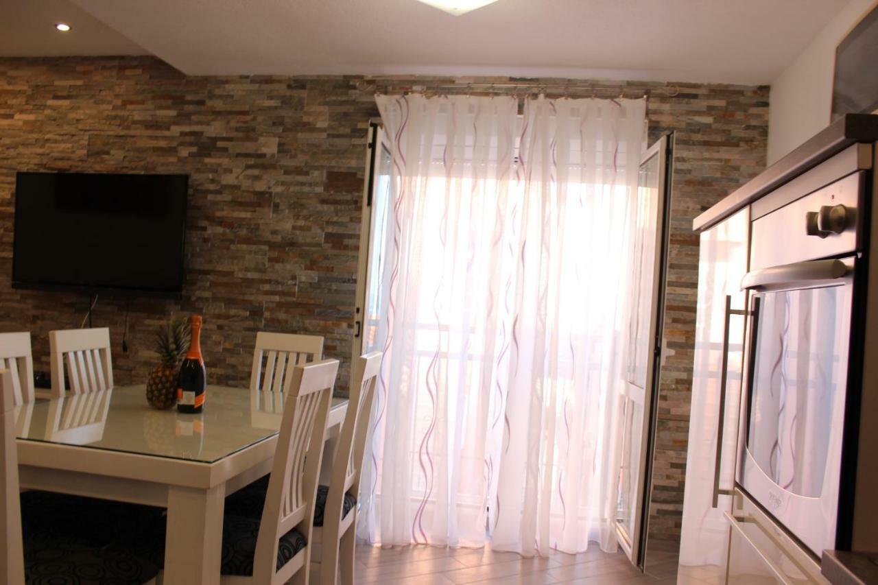 Apartment Lucky With Jacuzzi Trogir Exteriör bild