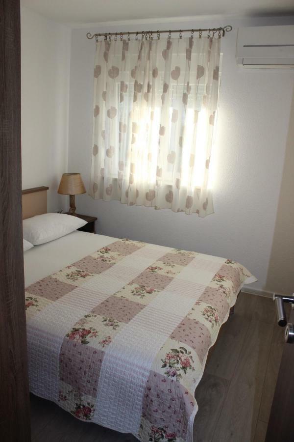 Apartment Lucky With Jacuzzi Trogir Exteriör bild