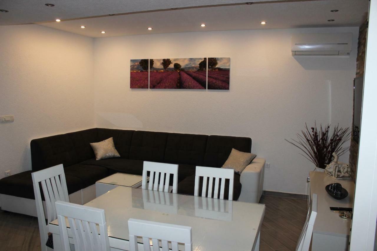 Apartment Lucky With Jacuzzi Trogir Exteriör bild